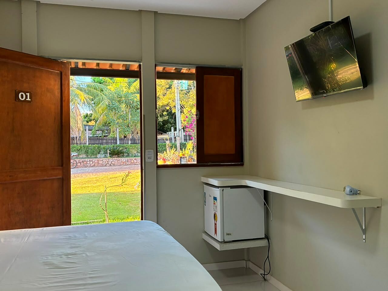 Quarto padrão com cama Queen, TV e frigobar
